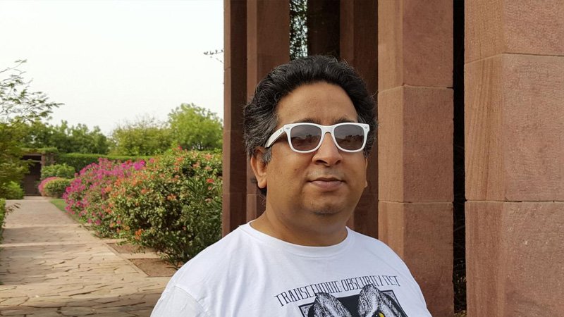 ‘Cosmopolitician’: Eight poems by Mustansir Dalvi that merge dreams and reality