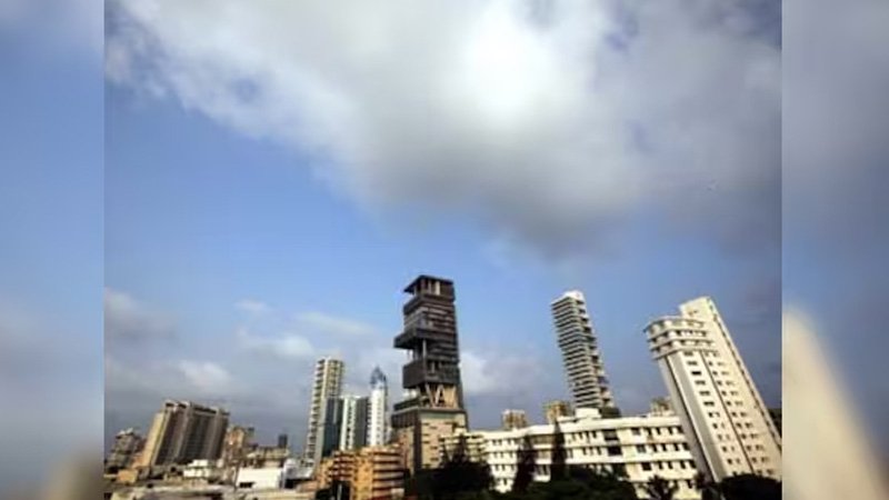 The blue tarpaulin: what it bares about Mumbai’s high-rises